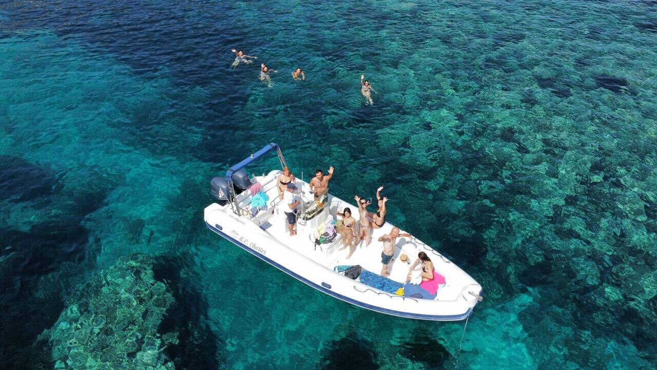 Barca a motore mezza giornata in Sardegna