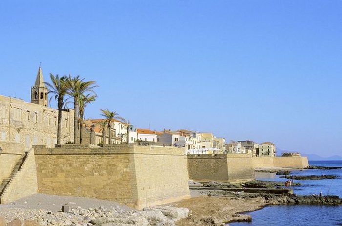 Alghero mura medievali sul mare